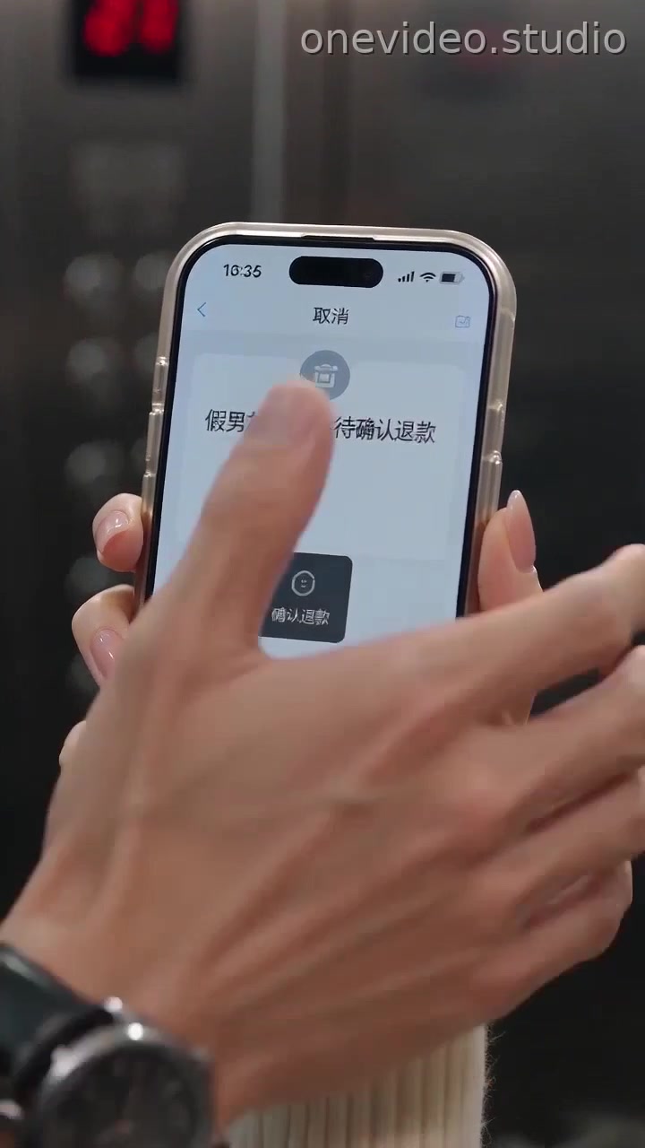 电梯里不装了